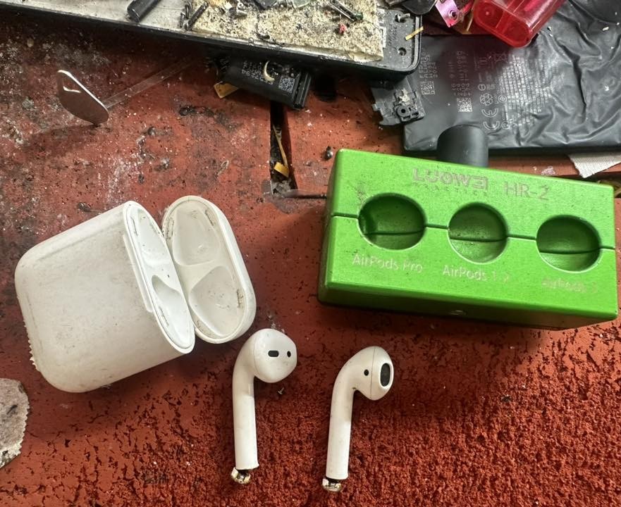 Sửa tai nghe AirPod chai pin